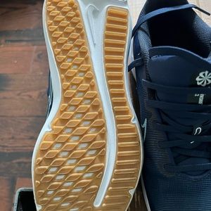 Men’s size 11 Nike running shoe